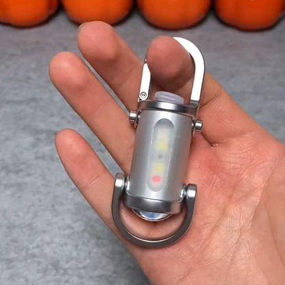 Mini lampe de poche LED porte-clés - Lampe de travail à charge rapide et sortie bidirectionnelle avec SOS d'urgence 